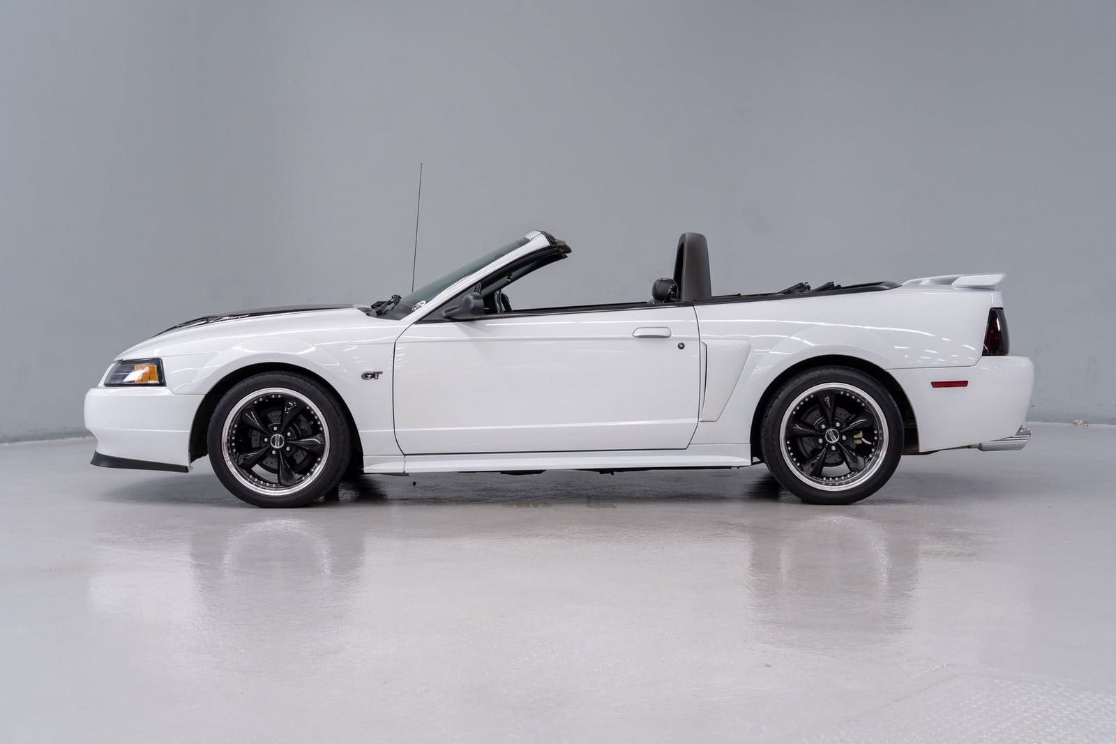 2001 - FORD MUSTANG GT CONVERTIBLE OXFORD WHITE, foto 2