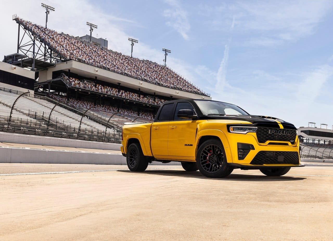 2027 - RAM 1500 RUMBLE BEE SRT, foto 2