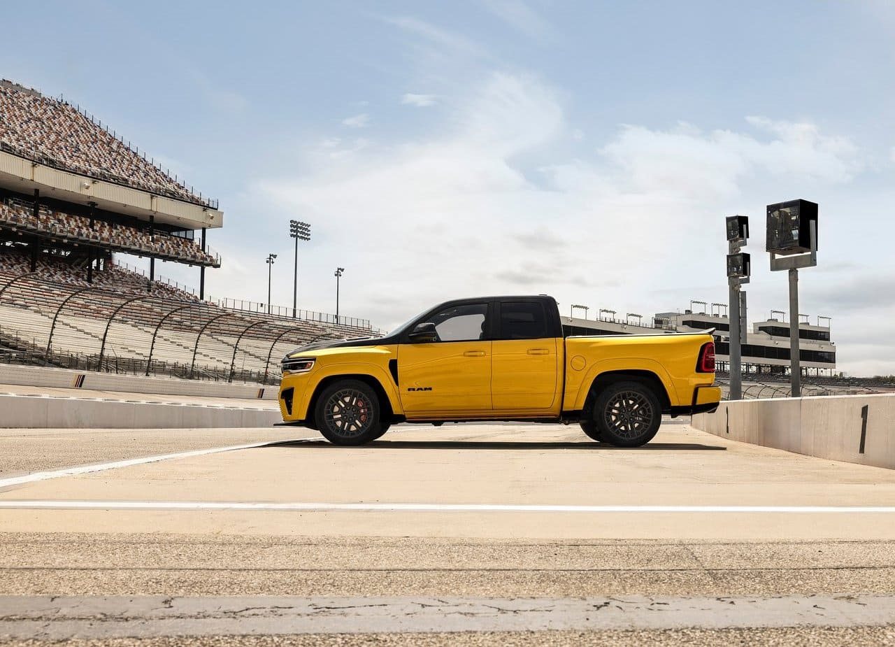 2027 - RAM 1500 RUMBLE BEE SRT, foto 5