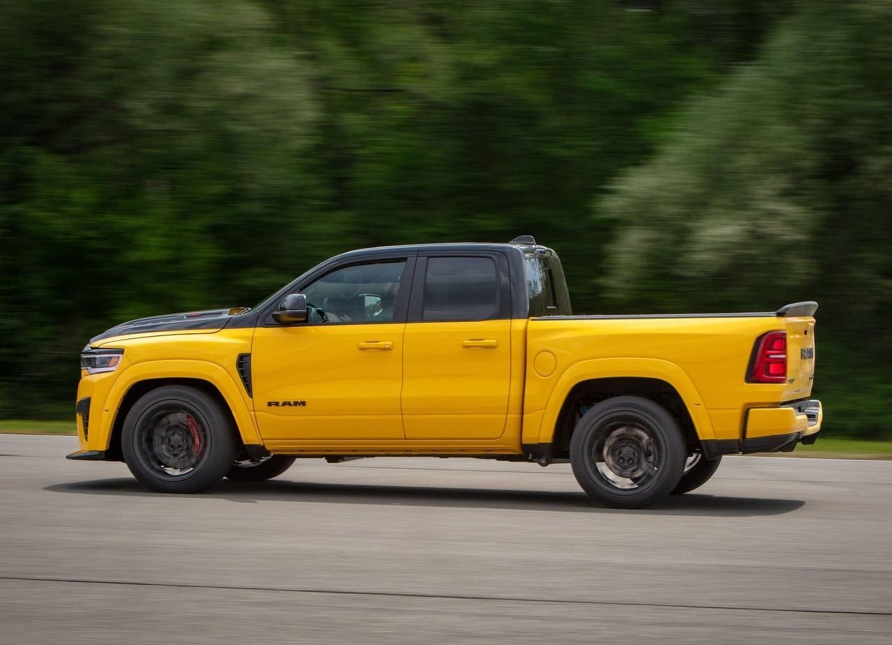 2027 - RAM 1500 RUMBLE BEE SRT, foto 6