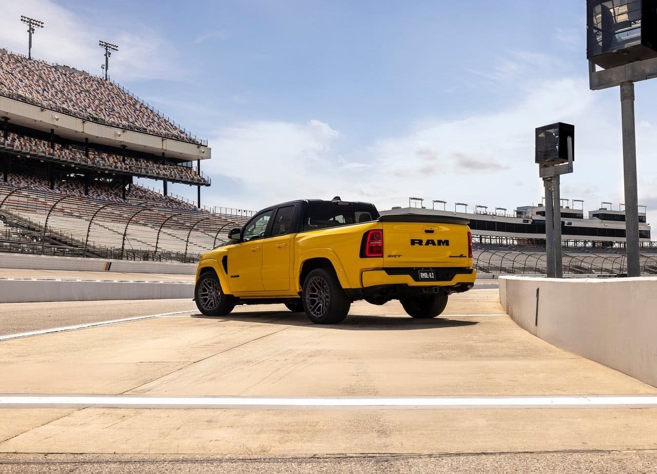 2027 - RAM 1500 RUMBLE BEE SRT, foto 8