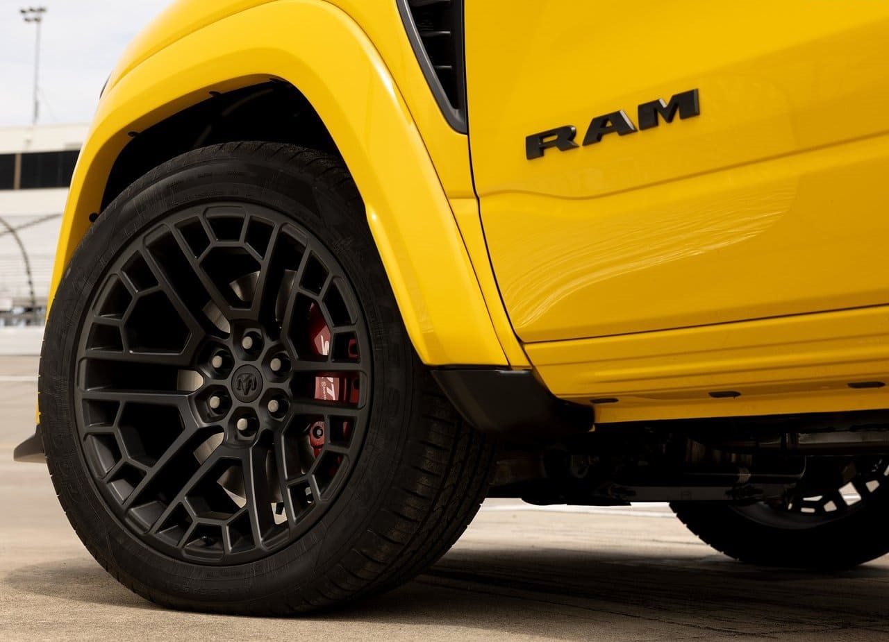 2027 - RAM 1500 RUMBLE BEE SRT, foto 25