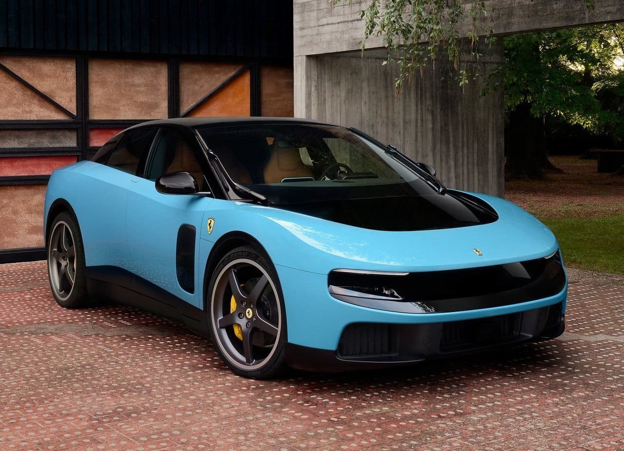2027 - FERRARI LUCE, foto 2