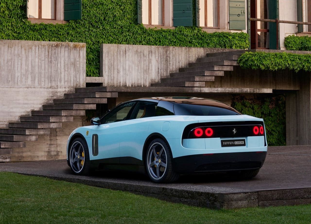 2027 - FERRARI LUCE, foto 4