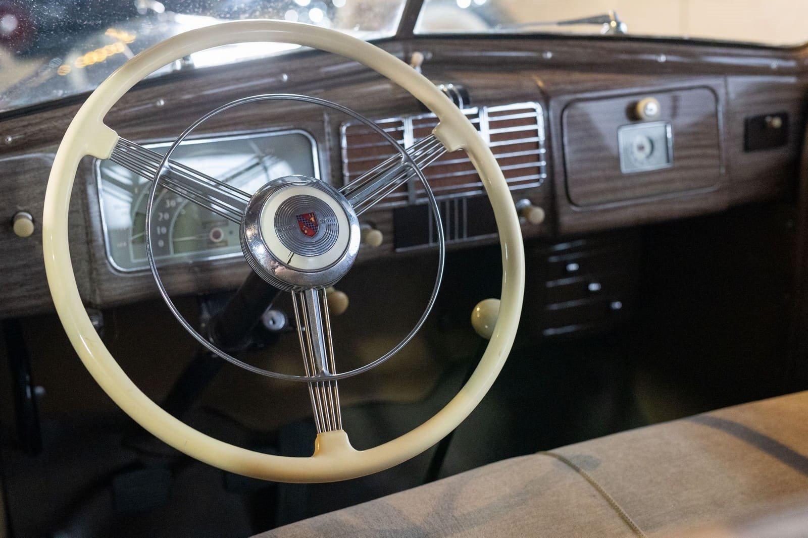 1937 - BUICK SERIES 40 SPECIAL FOUR-DOOR TOURING SEDAN, foto 2