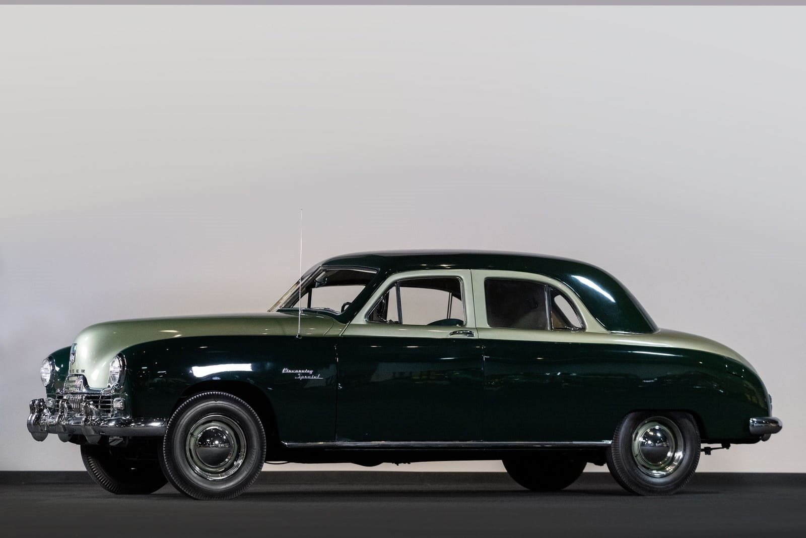 KAISER K-100 2-DOOR DARRIN SEDAN ‘PINCONNING SPECIAL’, foto 1