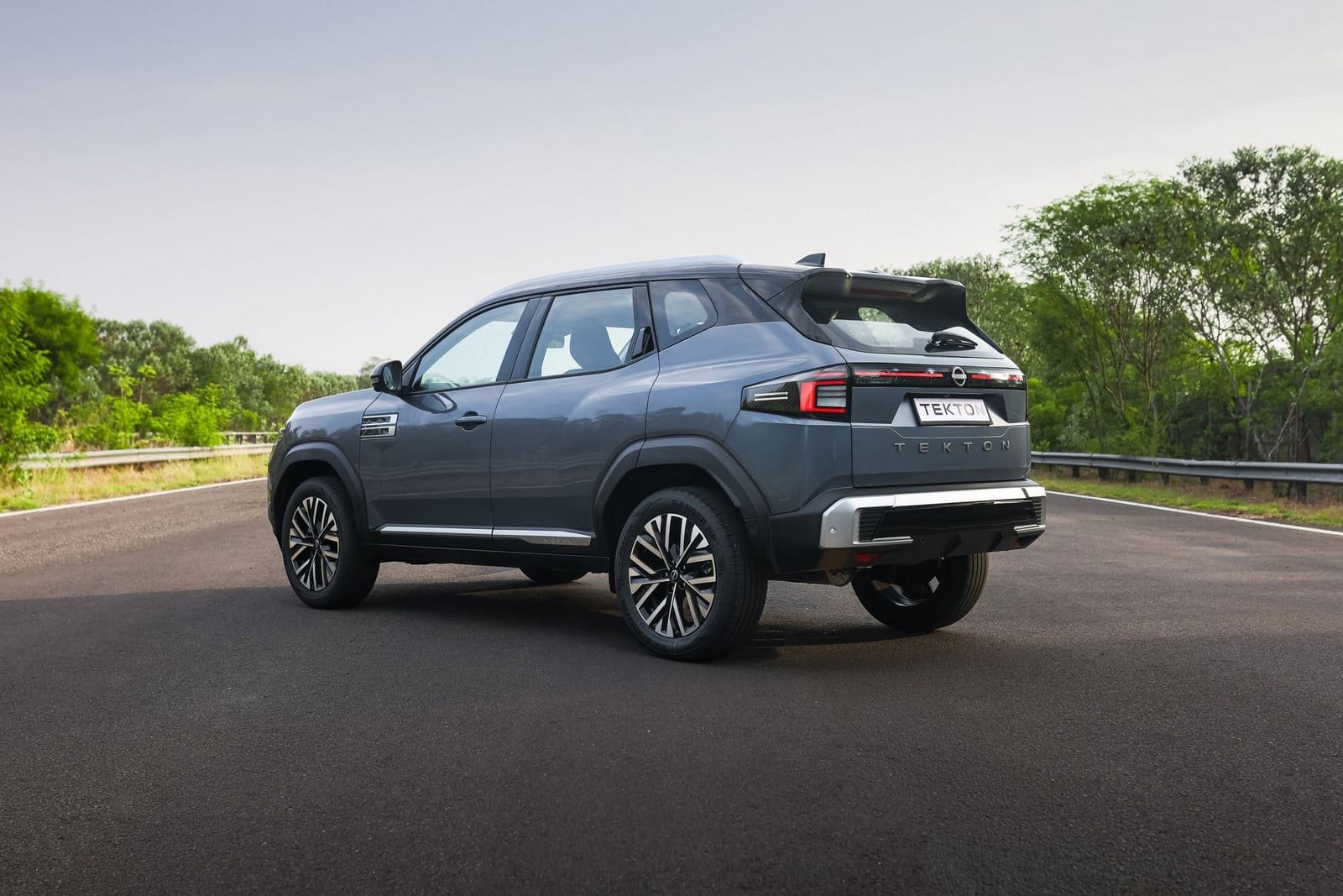 2027 - NISSAN TEKTON, foto 18