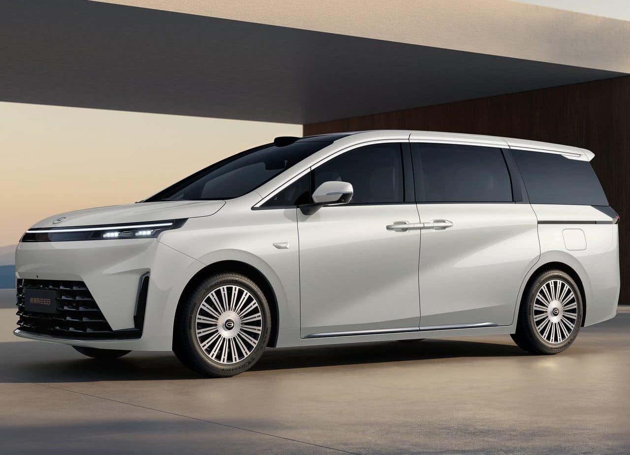 2026 - GAC E8 PHEV, foto 2
