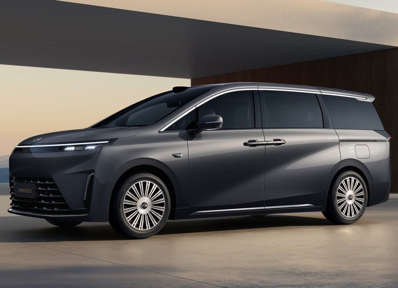 2026 - GAC E8 PHEV, foto 3