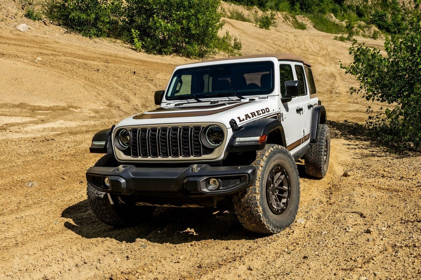 2027 - JEEP WRANGLER LAREDO, foto 2