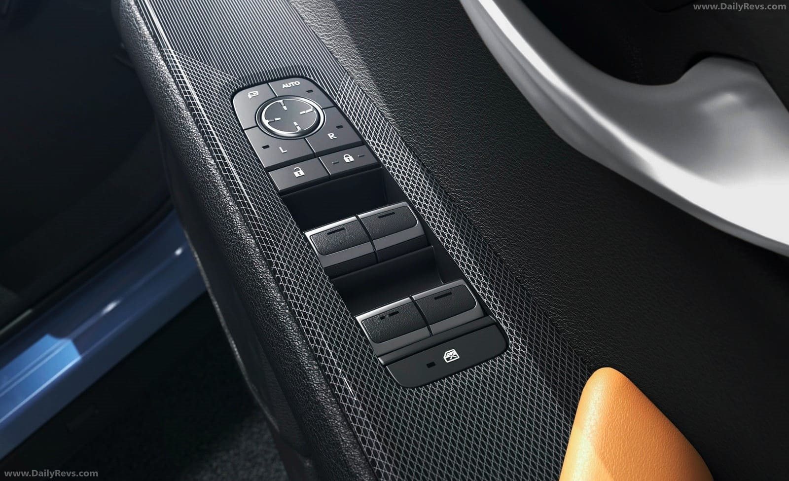 2026 - LEXUS UX 300h SHINING ESSENCE, foto 18