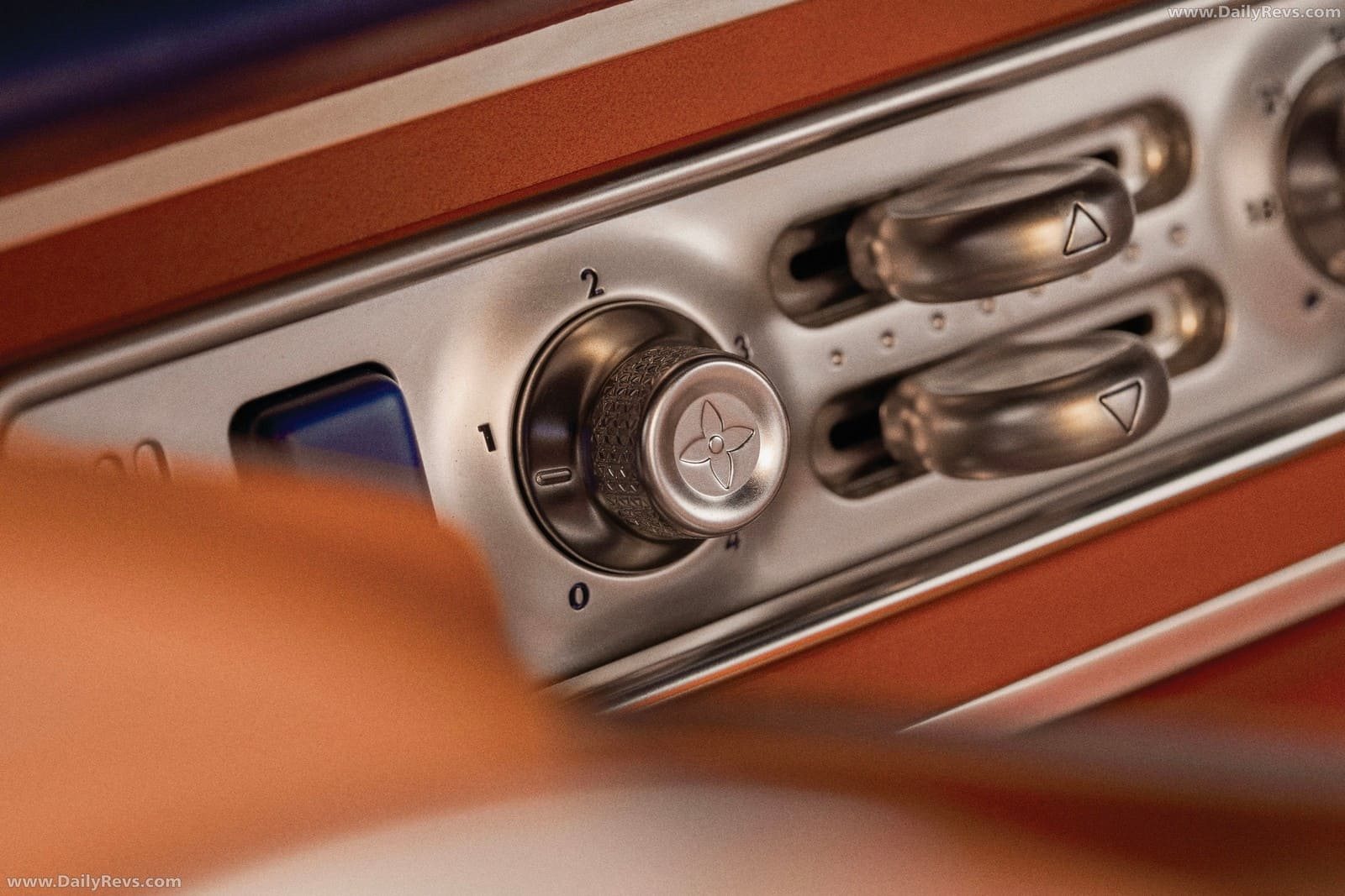 2026 - PORSCHE 911 CLASSIC BY SINGER & LOUIS VUITTON, foto 17