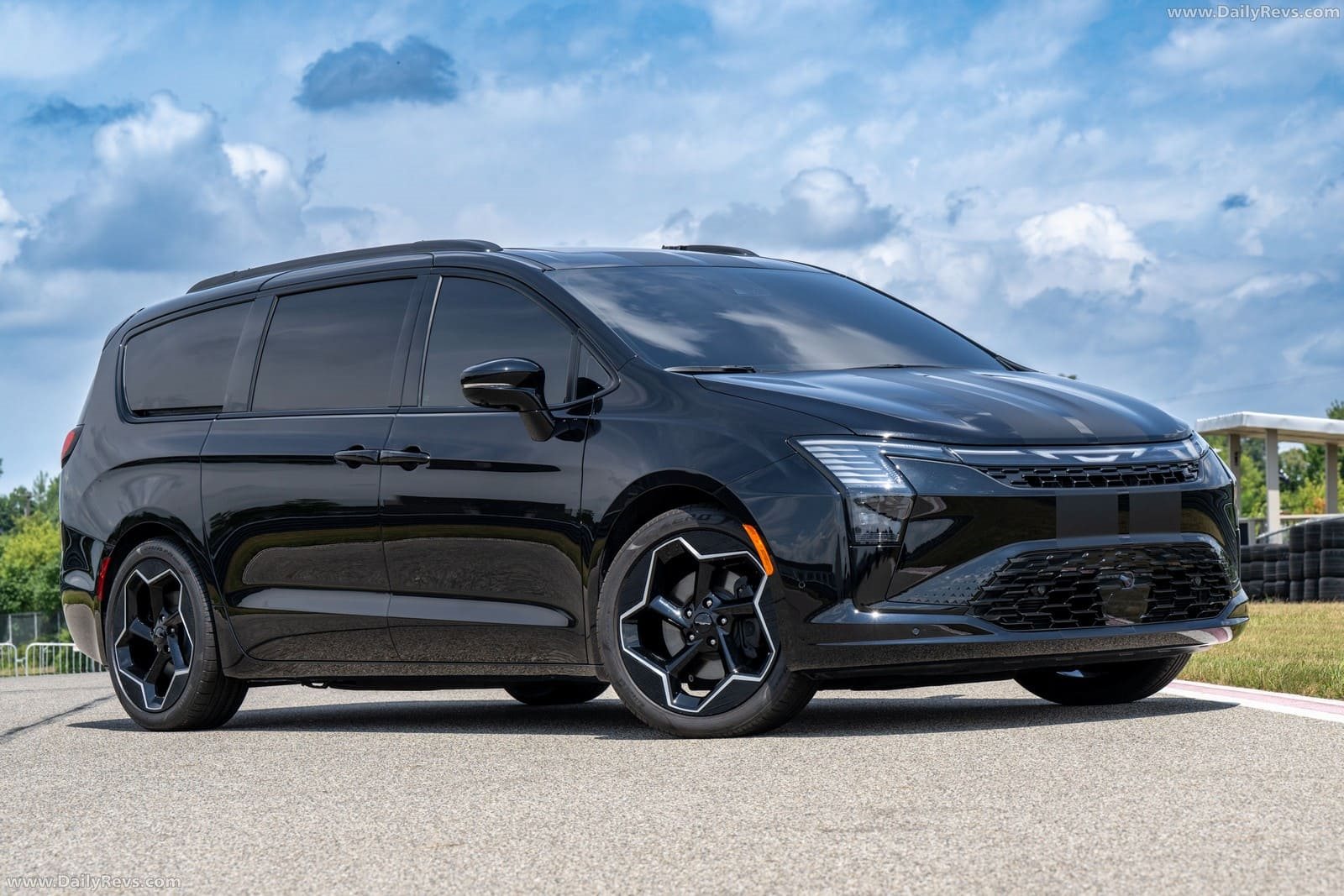 CHRYSLER PACIFICA LIMITED S FACTORY CONCEPT, foto 1