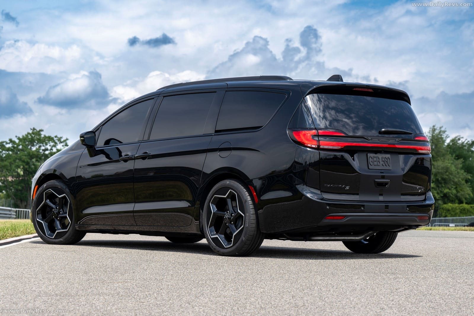 CHRYSLER PACIFICA LIMITED S FACTORY CONCEPT, foto 2