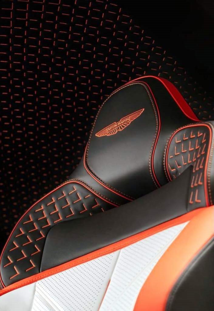 2028 - ASTON MARTIN VALEN, foto 26
