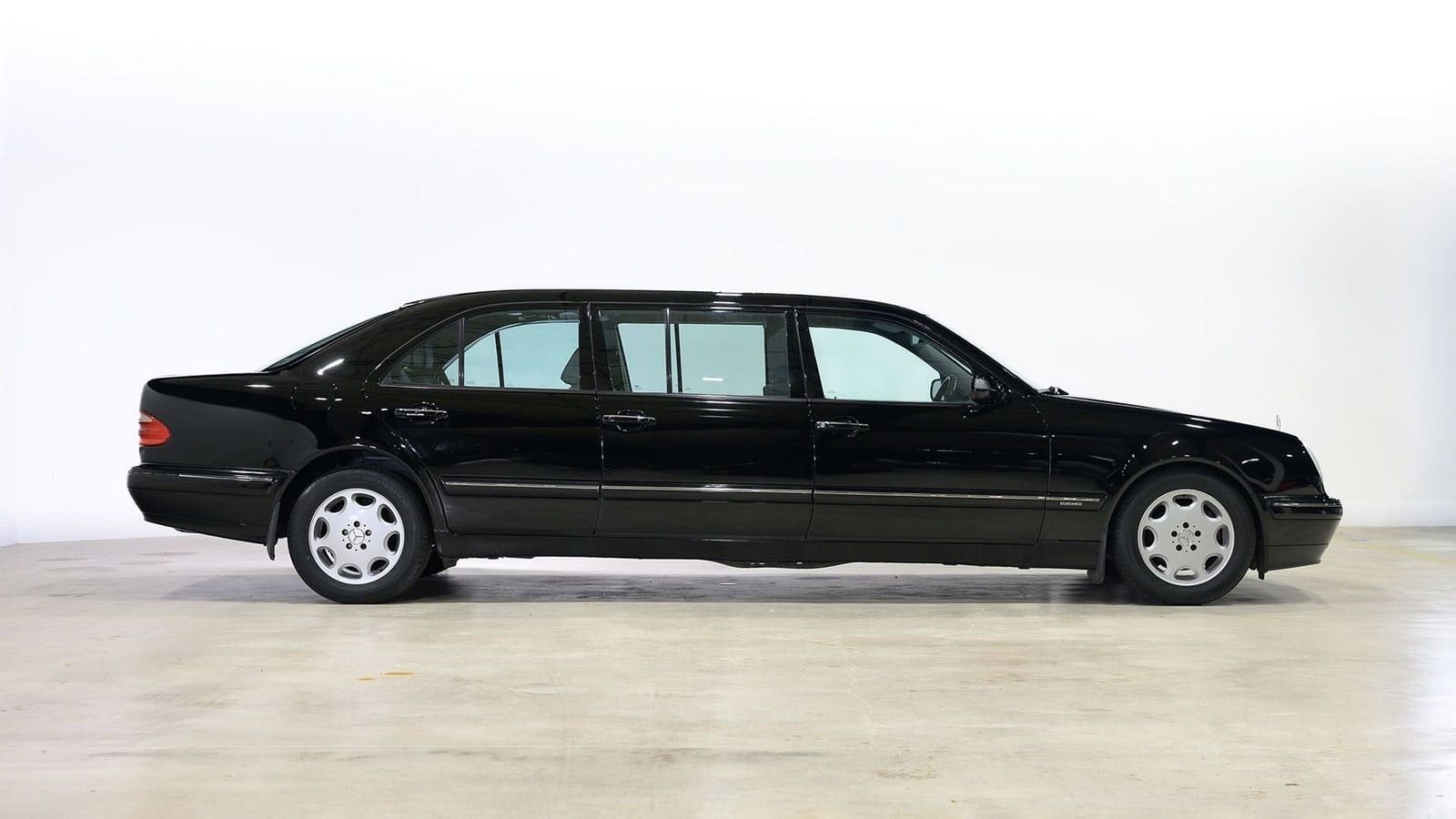 MERCEDES-BENZ E 280 LIMOUSINE, foto 3