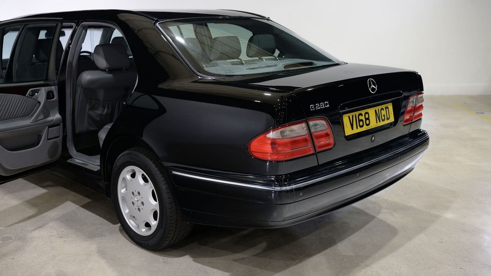 MERCEDES-BENZ E 280 LIMOUSINE, foto 28