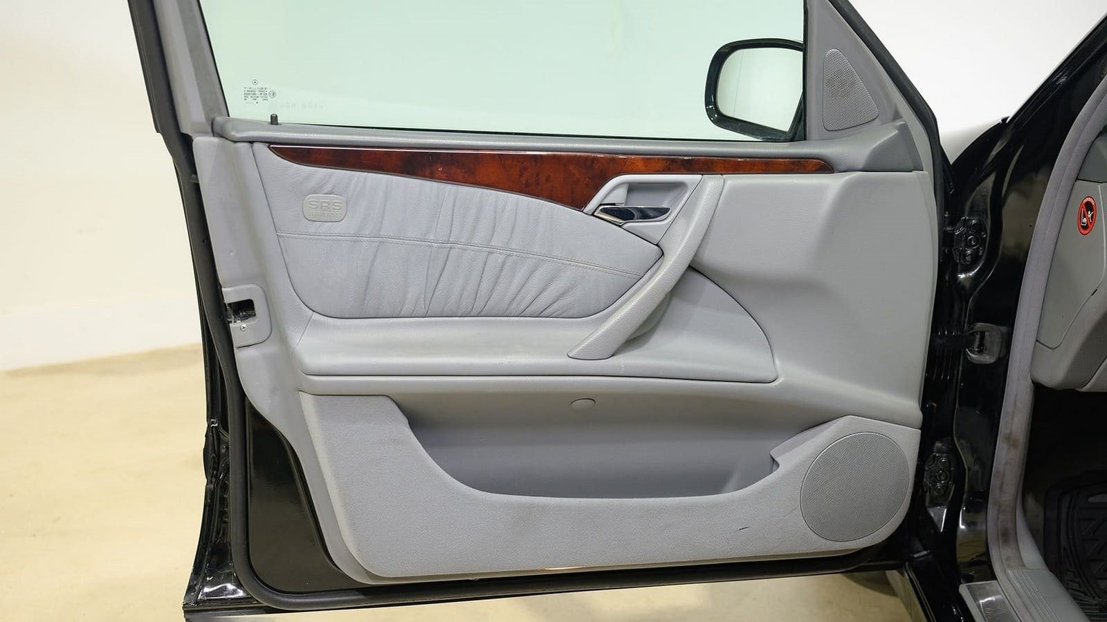 MERCEDES-BENZ E 280 LIMOUSINE, foto 33