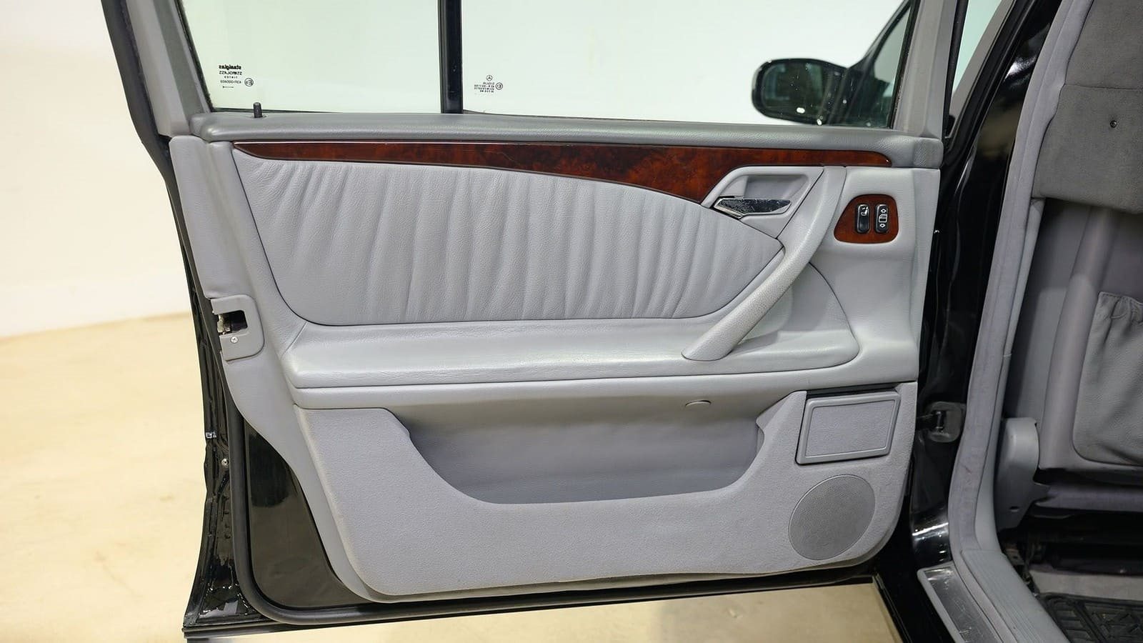 MERCEDES-BENZ E 280 LIMOUSINE, foto 35