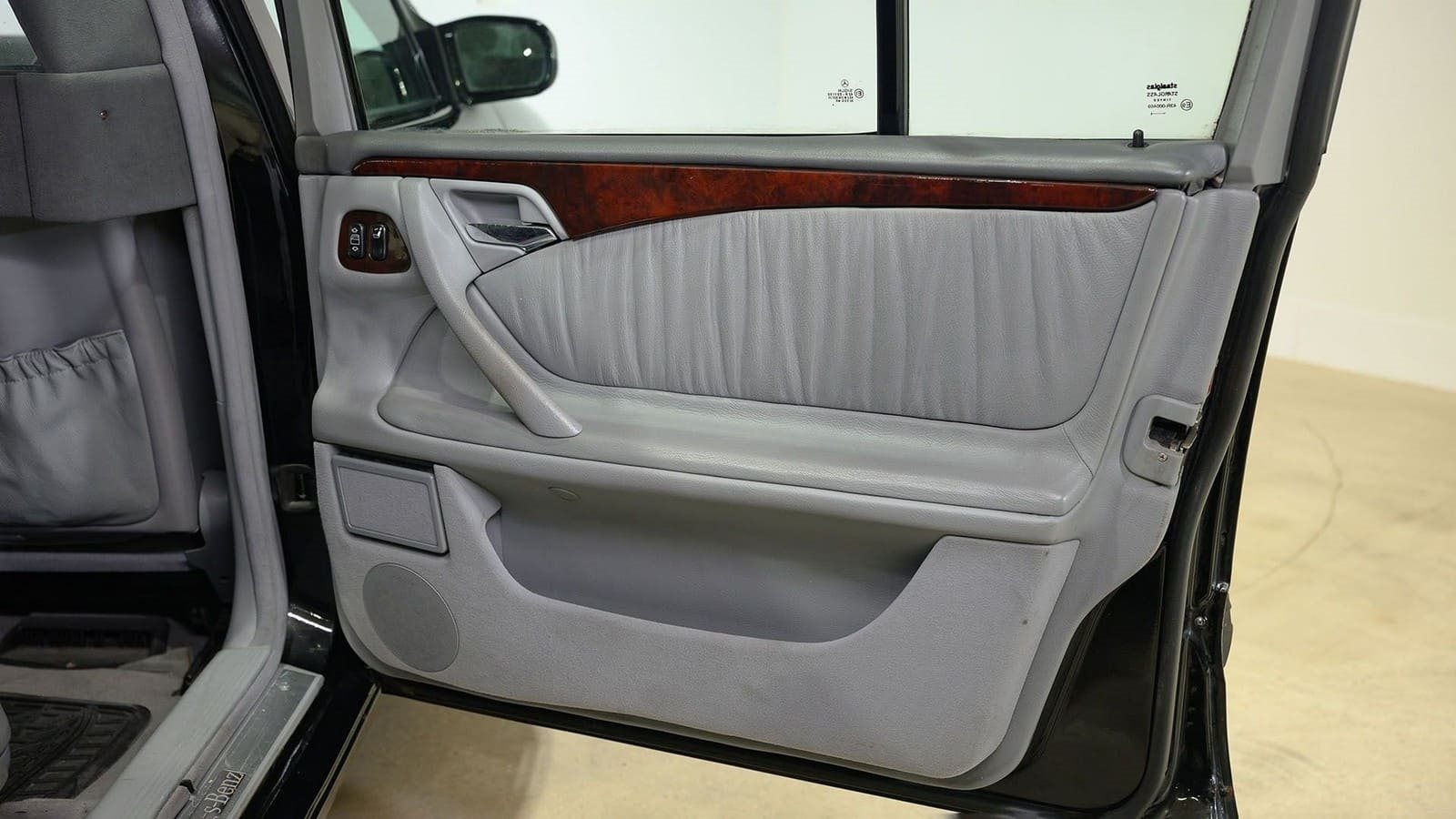 MERCEDES-BENZ E 280 LIMOUSINE, foto 36