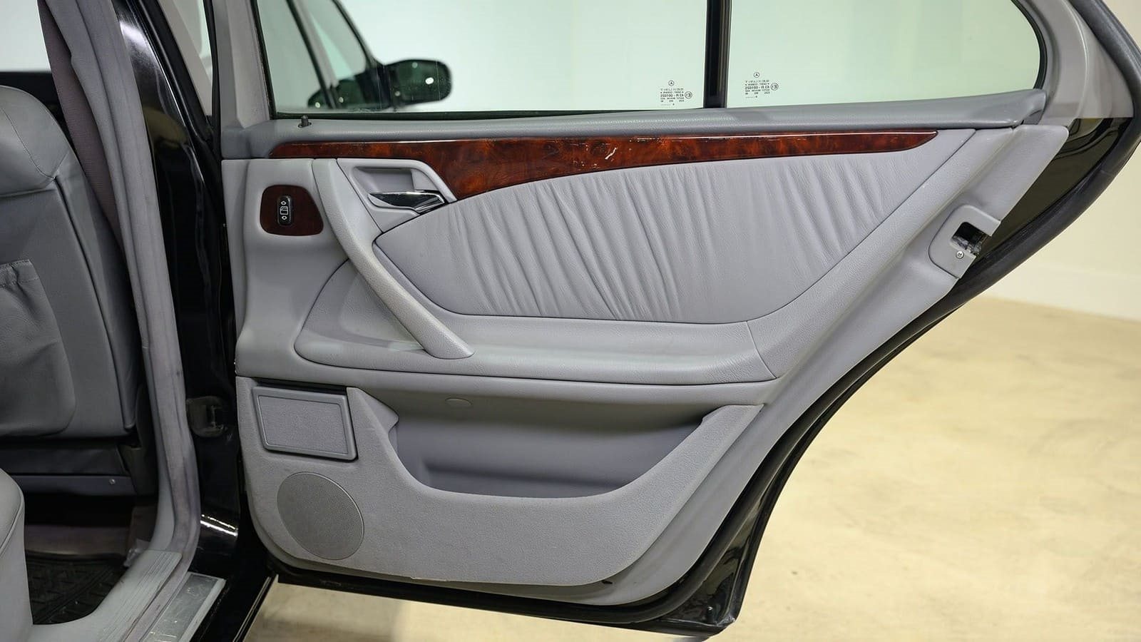 MERCEDES-BENZ E 280 LIMOUSINE, foto 38