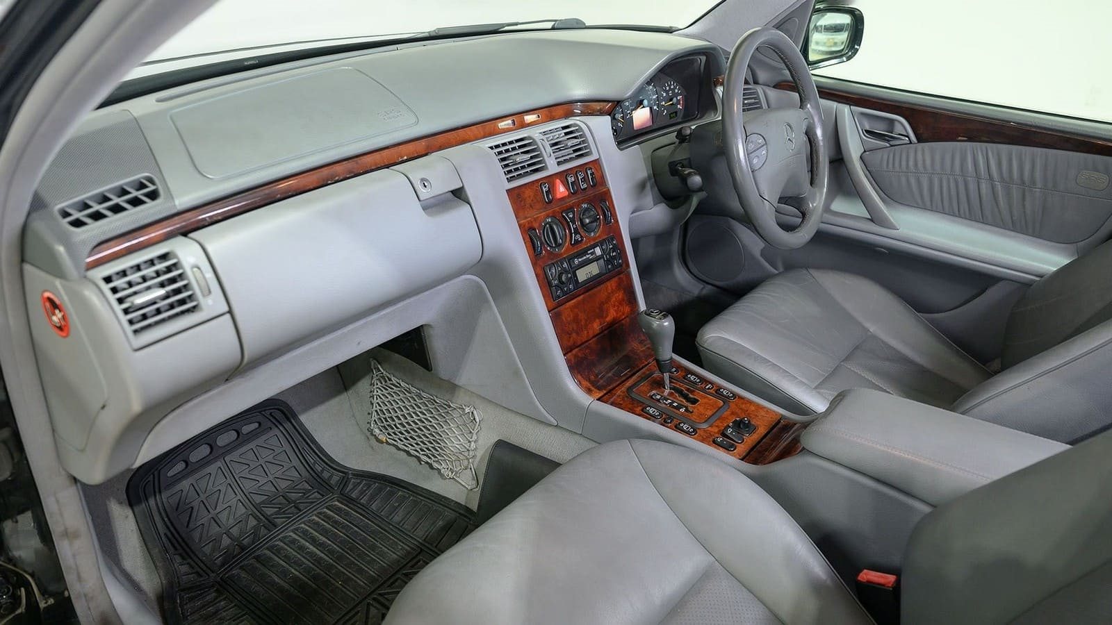 MERCEDES-BENZ E 280 LIMOUSINE, foto 45