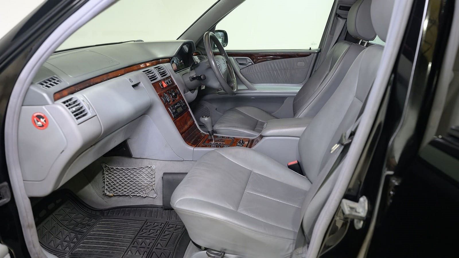 MERCEDES-BENZ E 280 LIMOUSINE, foto 46