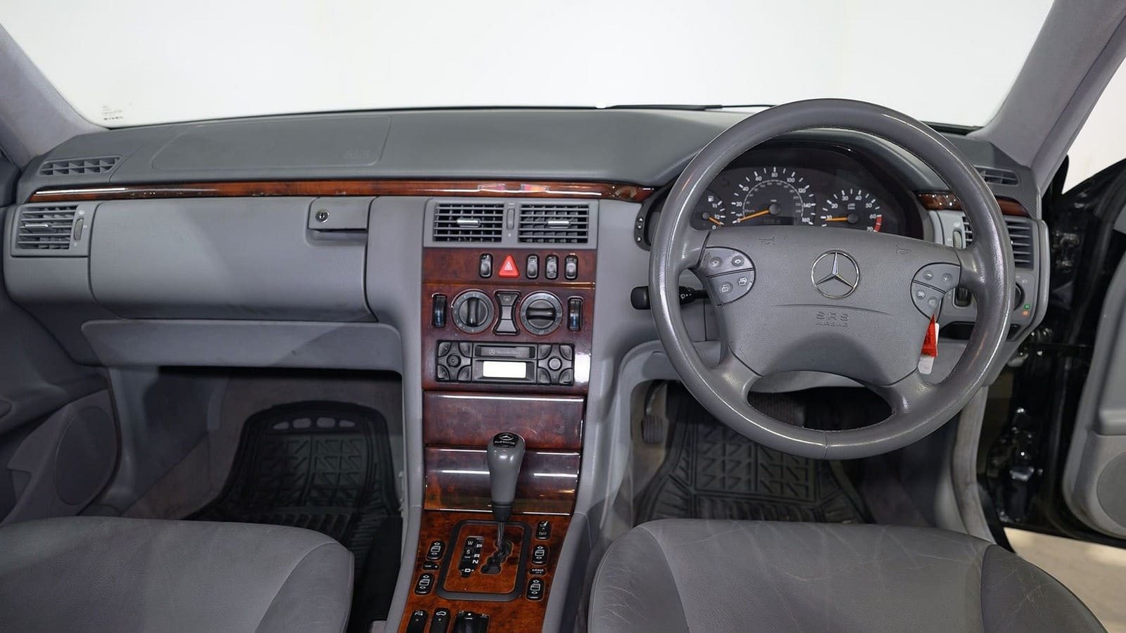 MERCEDES-BENZ E 280 LIMOUSINE, foto 50