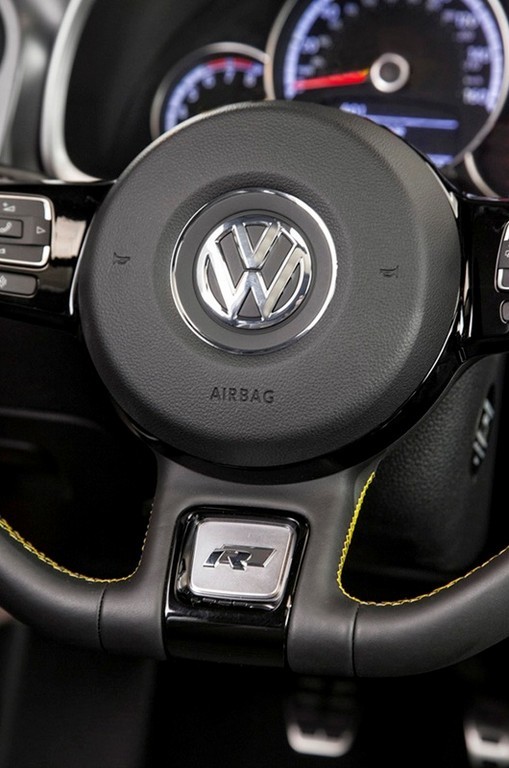 APENAS 3.500 CARROS EM TODO O MUNDO: A VOLKSWAGEN EXPÕE NOVO FUSCA GSR NO SALÃO DE SÃO PAULO, foto 19
