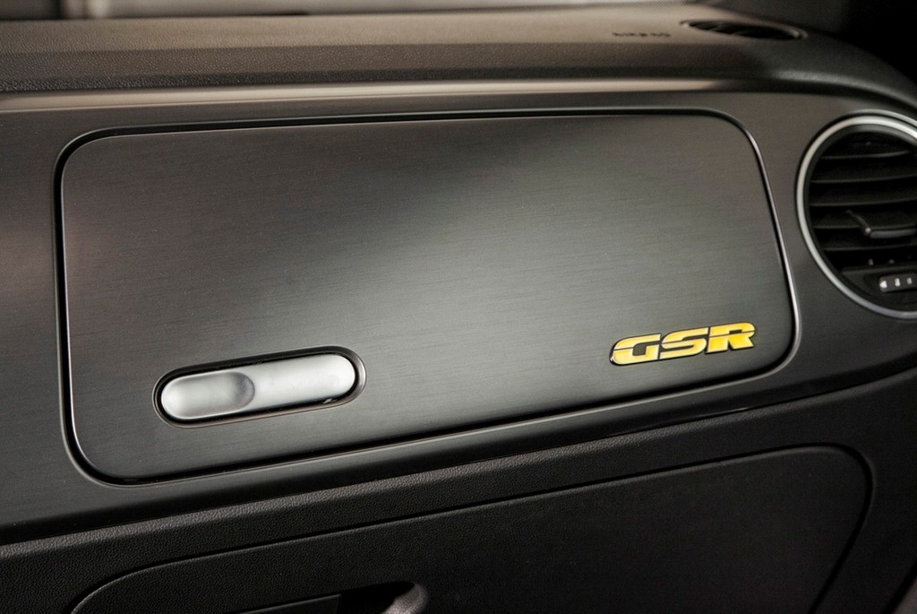 APENAS 3.500 CARROS EM TODO O MUNDO: A VOLKSWAGEN EXPÕE NOVO FUSCA GSR NO SALÃO DE SÃO PAULO, foto 20
