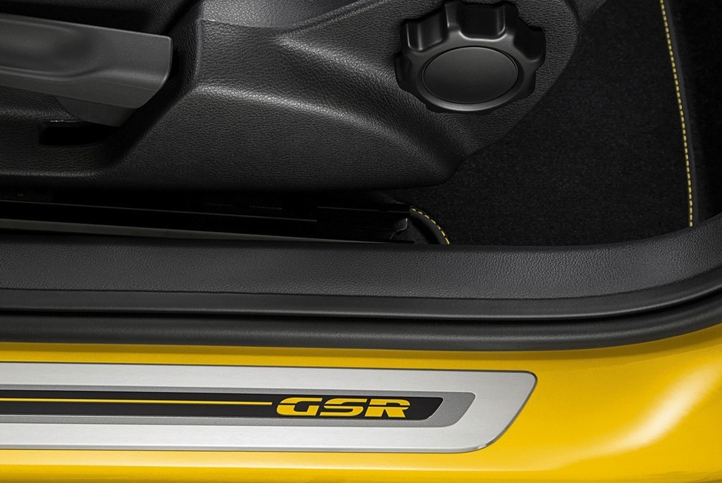 APENAS 3.500 CARROS EM TODO O MUNDO: A VOLKSWAGEN EXPÕE NOVO FUSCA GSR NO SALÃO DE SÃO PAULO, foto 22