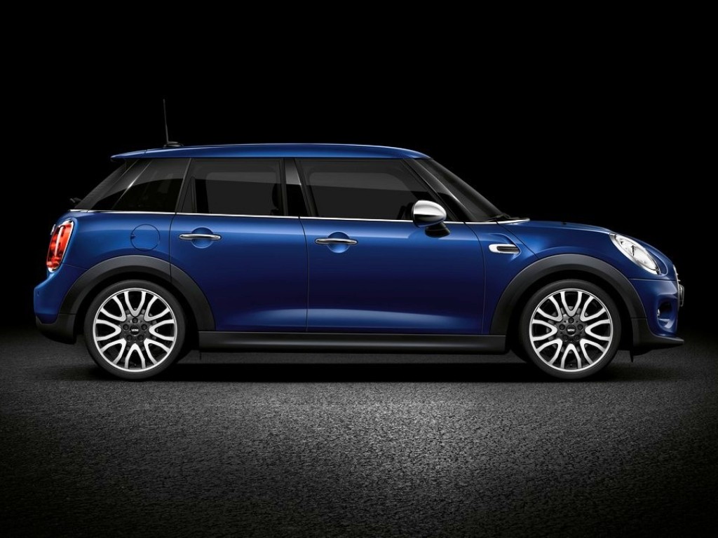 MINI COOPER 5 DOOR RECEBE VERSÃO PERSONALIZADA YOURS, foto 1