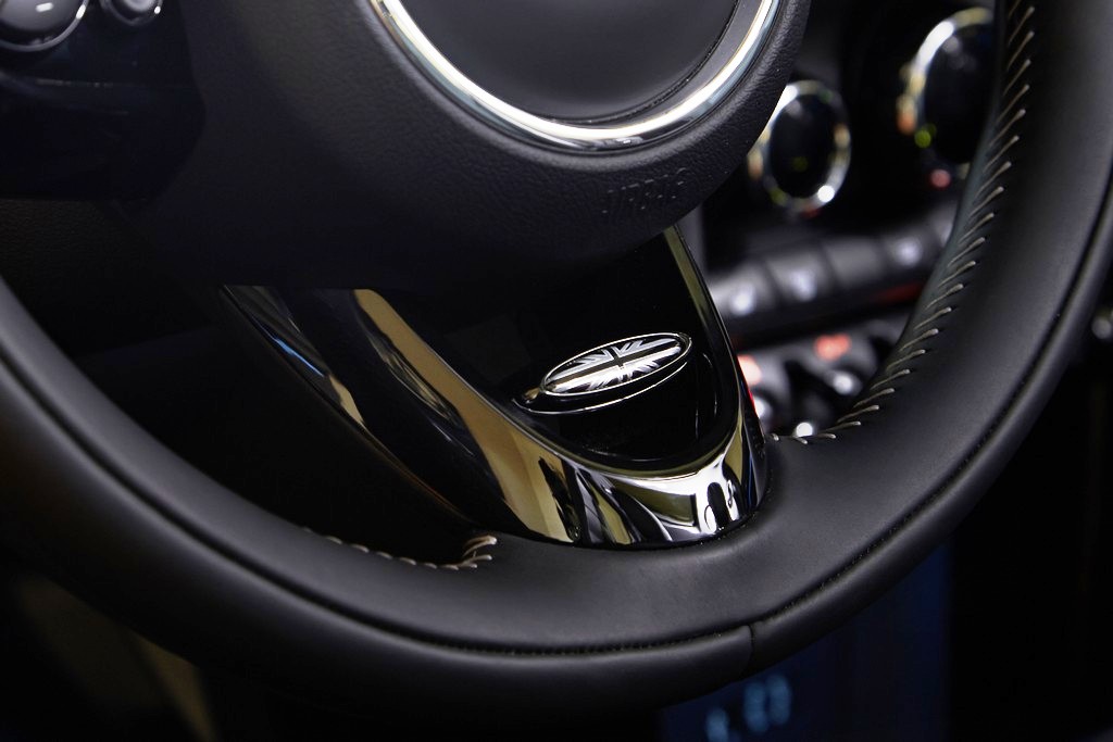 MINI COOPER 5 DOOR RECEBE VERSÃO PERSONALIZADA YOURS, foto 3