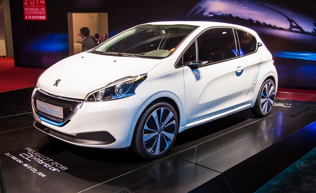 PEUGEOT MOSTRA 208 HYBRID AIR 2L CONCEPT EM PARIS, foto 6