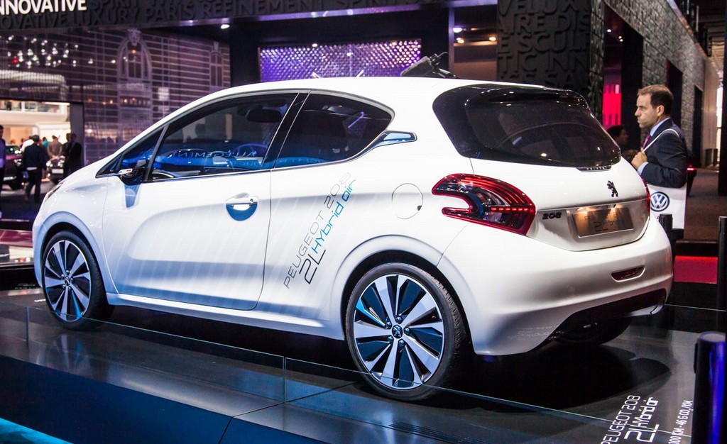 PEUGEOT MOSTRA 208 HYBRID AIR 2L CONCEPT EM PARIS, foto 13