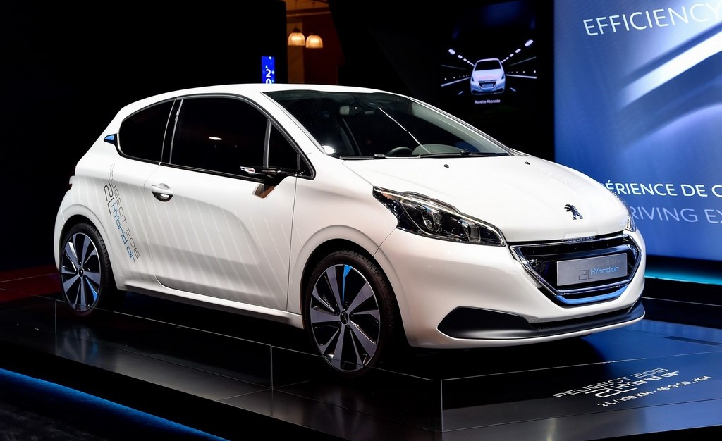 PEUGEOT MOSTRA 208 HYBRID AIR 2L CONCEPT EM PARIS, foto 18