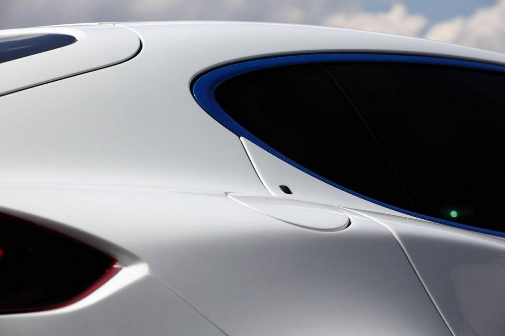 TOPCAR APRESENTA VERSÃO STINGRAY GTR BLUE PARA O PORSCHE PANAMERA, foto 8