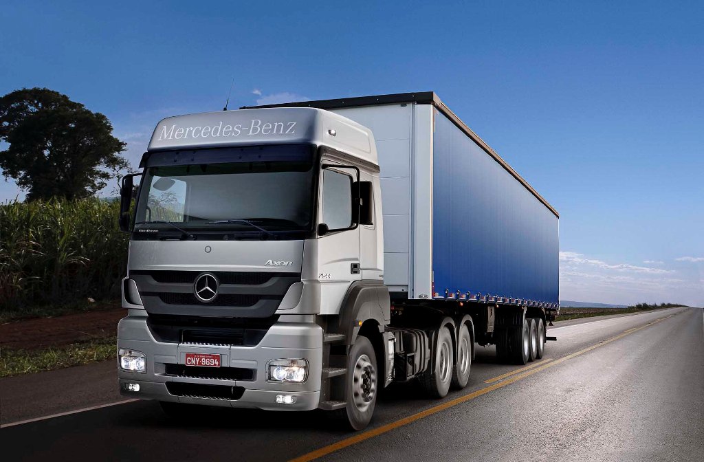 CAMINHÃO AXOR DA MERCEDES-BENZ AMPLIA A CAPACIDADE DE TRANSPORTE COM SEMIRREBOQUES LONGOS, foto 1