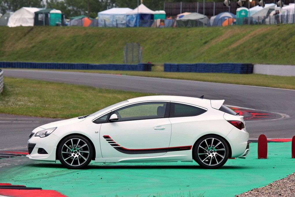 IRMSCHER APRESENTA SEU PROJETO PARA O OPEL ASTRA GTC TURBO, foto 3