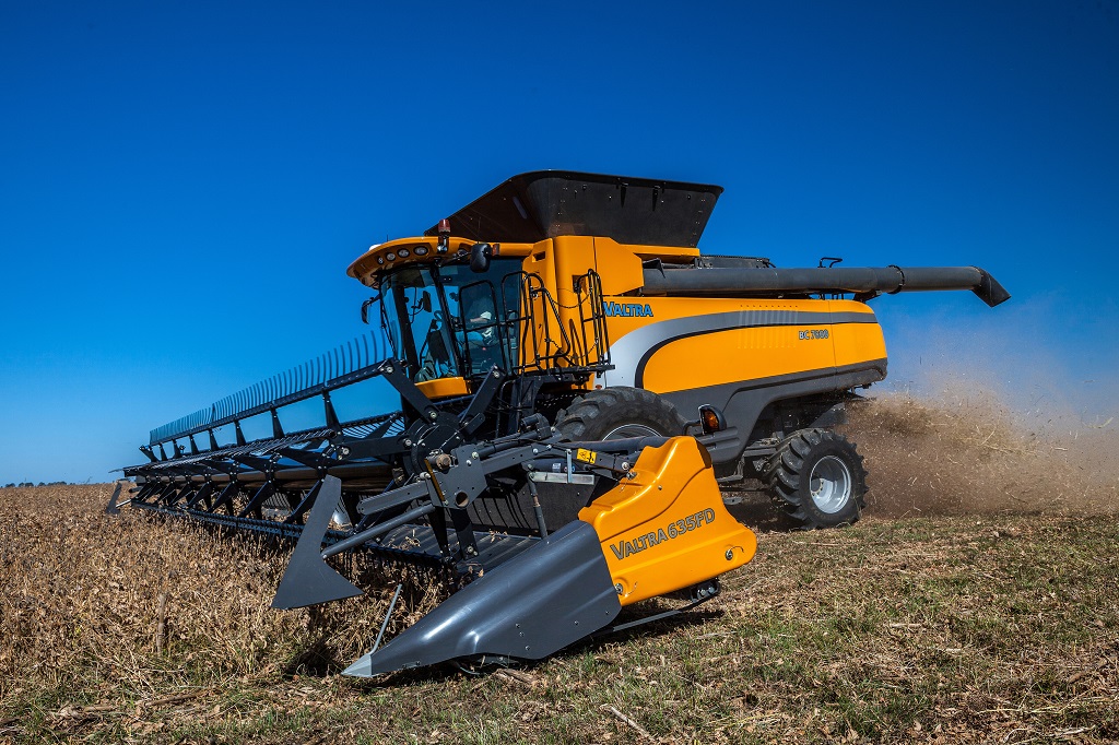 COOPAVEL 2015: VALTRA APRESENTA NOVO CONCEITO DE COLHEITADEIRA CLASSE 7 E APOSTA NA RENOVAÇÃO DA FAMÍLIA DE TRATORES DE BAIXA POTÊNCIA, foto 3