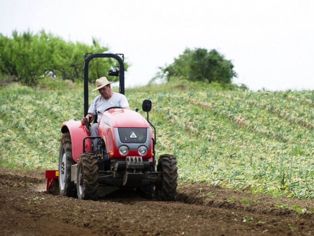 NO SHOW RURAL COOPAVEL 2015, AGRALE EXPÕE SUA LINHA COMPLETA DE TRATORES, foto 2
