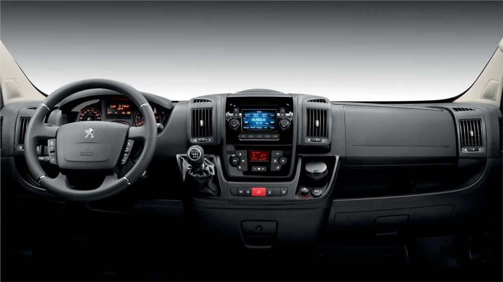 NOVO PEUGEOT BOXER COMBI, DESIGN MODERNO, ROBUSTEZ E DURABILIDADE, foto 4