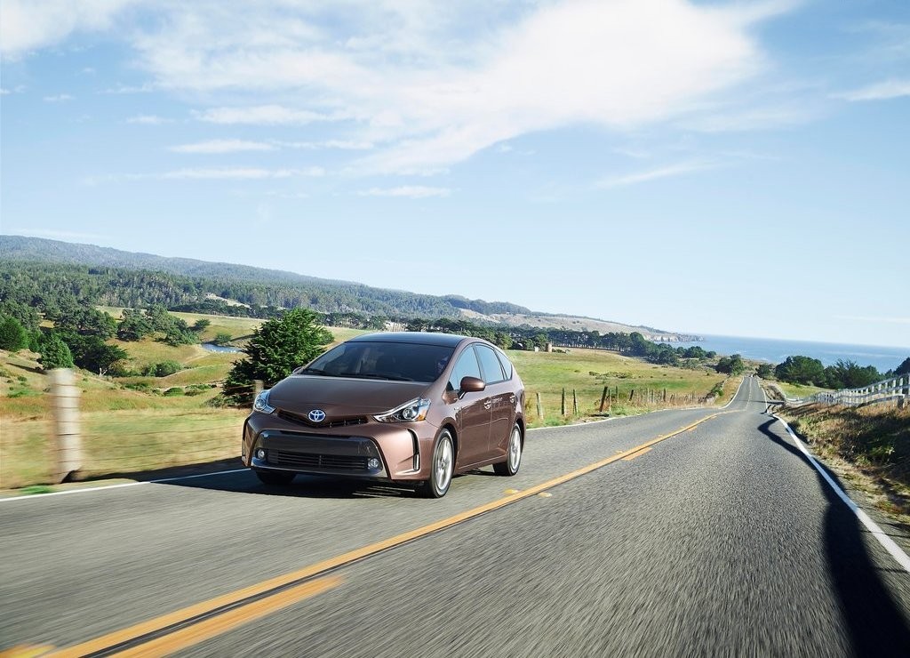 TOYOTA ATUALIZA VISUAL DO PRIUS V, foto 1