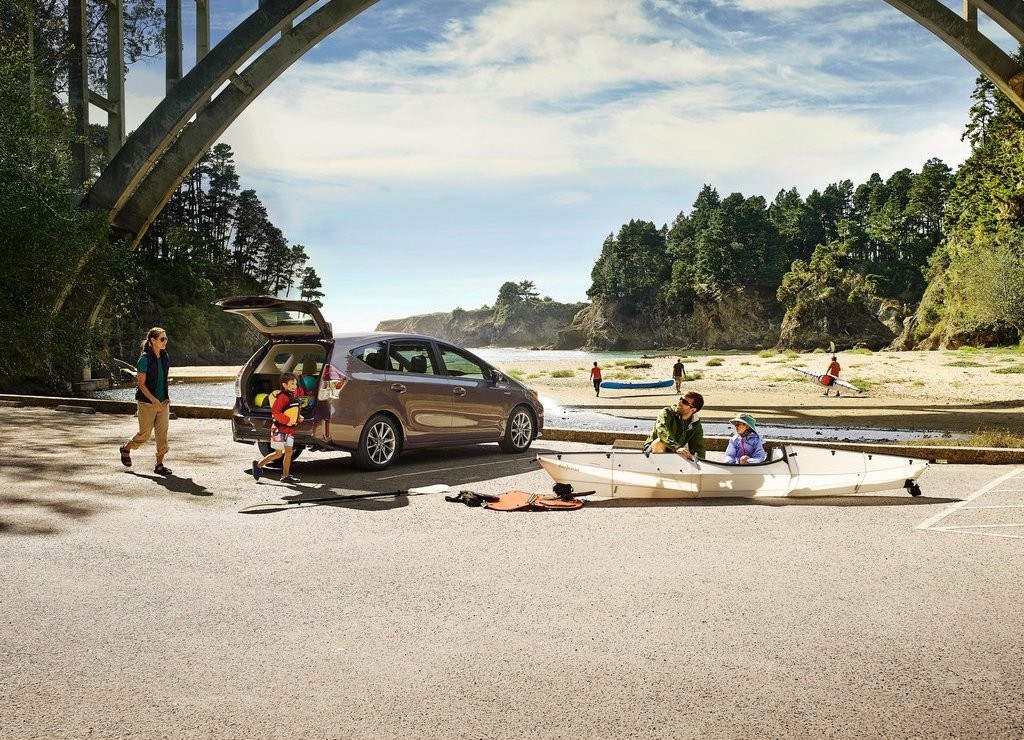TOYOTA ATUALIZA VISUAL DO PRIUS V, foto 5