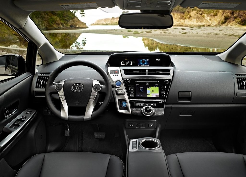 TOYOTA ATUALIZA VISUAL DO PRIUS V, foto 7