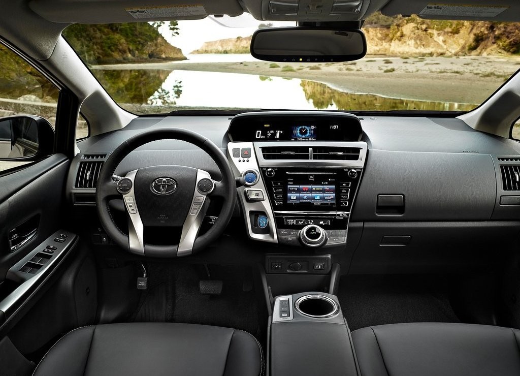 TOYOTA ATUALIZA VISUAL DO PRIUS V, foto 8