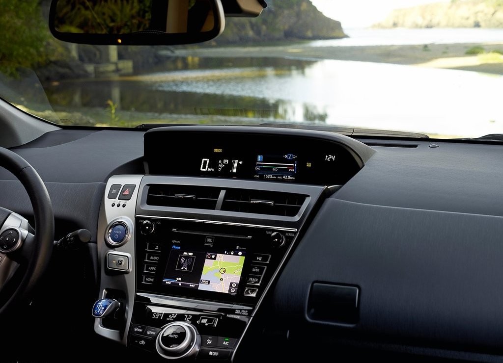 TOYOTA ATUALIZA VISUAL DO PRIUS V, foto 10