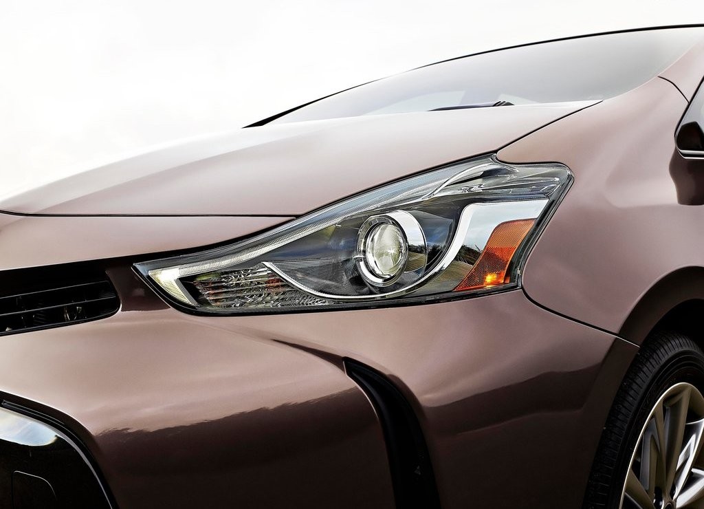 TOYOTA ATUALIZA VISUAL DO PRIUS V, foto 13