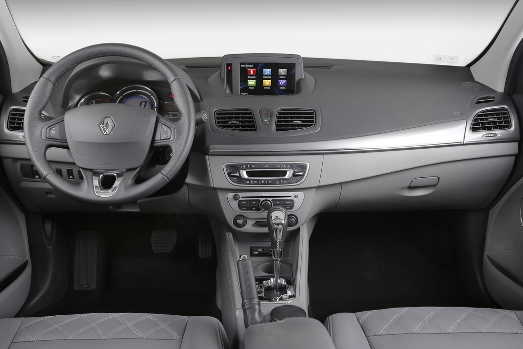 NOVO FLUENCE 2015: PRAZER EM DIRIGIR UM COMPLETO SEDAN, foto 10