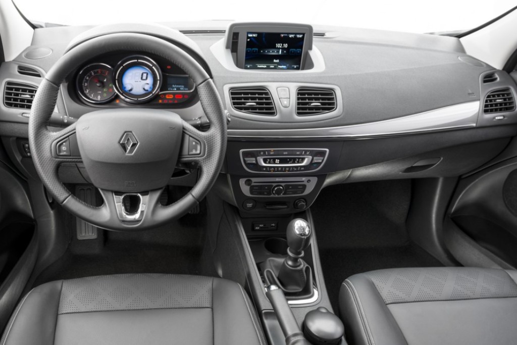 NOVO FLUENCE 2015: PRAZER EM DIRIGIR UM COMPLETO SEDAN, foto 14